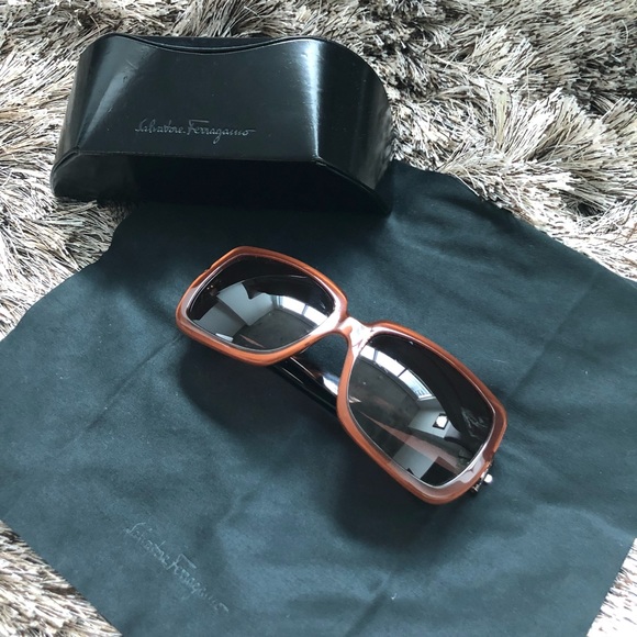 Salvatore Ferragamo Accessories - Ferragamo Sunglasses 🕶